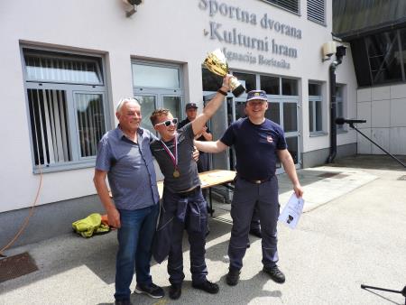 Najprestižnejši pokal občine Cerklje je podelil župan Franc Čebulj_prejelo pa ga je PGD Zgornji Brnik